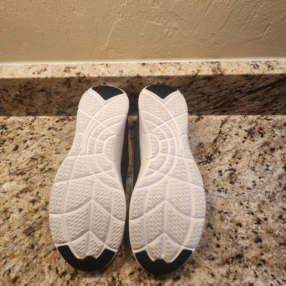Ladies Size 8 Skechers Air Cooled Arch Fit Slip On Casual Comfort Shoes. - Picture 5 of 5